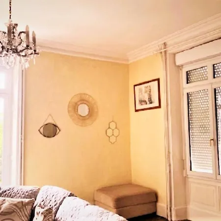 Σπίτι διακοπών Maison De 5 Chambres Avec Sauna Jardin Clos Et Wifi A Voulmentin *