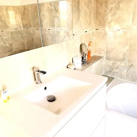Maison De 5 Chambres Avec Sauna Jardin Clos Et Wifi A Voulmentin Σπίτι διακοπών