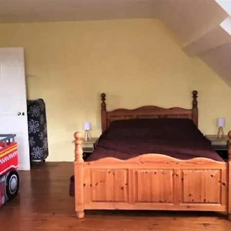 Maison De 5 Chambres Avec Sauna Jardin Clos Et Wifi A Voulmentin Saint-Clementin