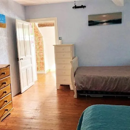 Σπίτι διακοπών Maison De 5 Chambres Avec Sauna Jardin Clos Et Wifi A Voulmentin Saint-Clementin